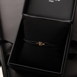 Tag inicial bracalet oro de 18kt